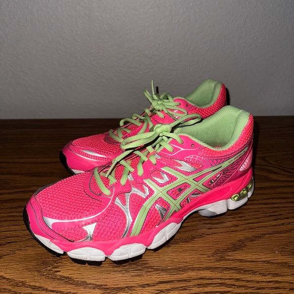 Women’s ASICS running shoes size US 7 - Picture 3 of 4